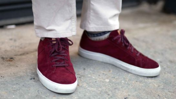 Sepatu Sneakers Berbahan Suede